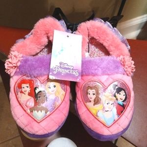 Disney- NWT Girls Disney Princess Fuzzy Slip On Slippers- Size 7/8